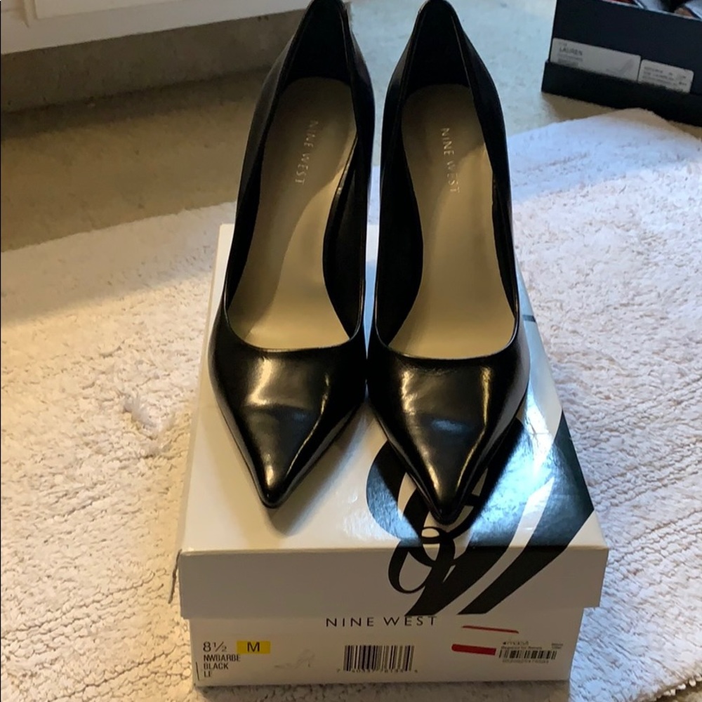 Pantene black pump, 8 1/2 Nine West